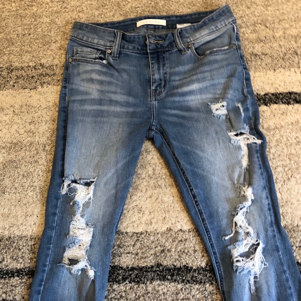 Distressed skinny jeans